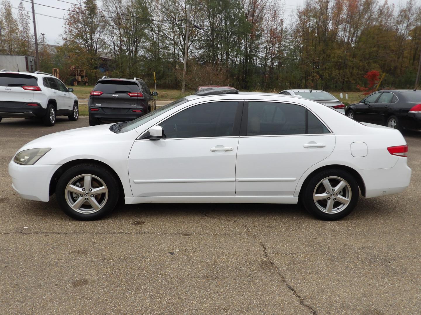 2004 Honda Accord EX-L (1HGCM56894A) with an 2.4L L4 DOHC 16V engine, automatic transmission, located at 401 First NE, Bearden, AR, 71720, (870) 687-3414, 33.726528, -92.611519 - Photo#1